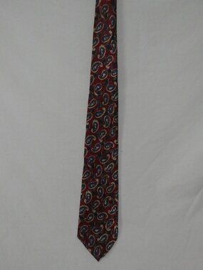 Vintage CHRISTOPHER HAYES Made In The USA Polyester Red Blue Paisley Men's Tie